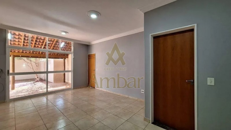 Casa para alugar com 3 quartos, 165m² - Foto 1