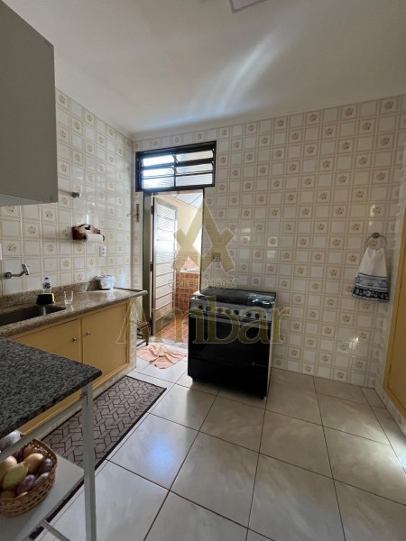 Casa à venda com 3 quartos, 206m² - Foto 2