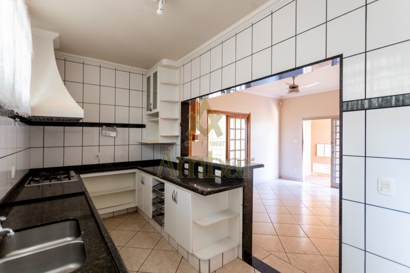 Casa à venda com 5 quartos, 215m² - Foto 23