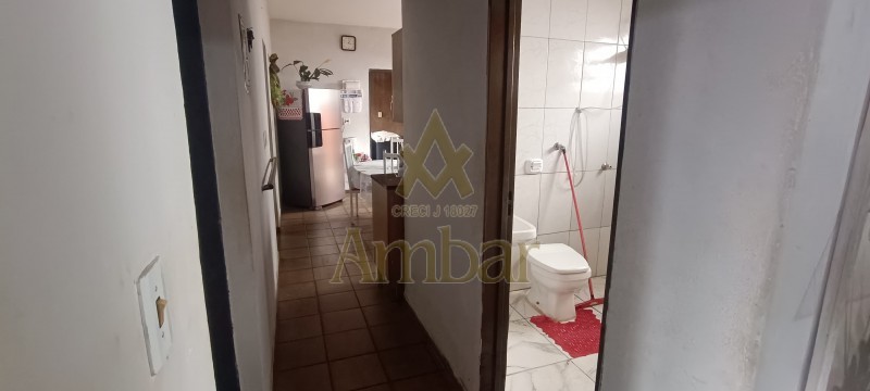 Casa à venda com 3 quartos, 220m² - Foto 2