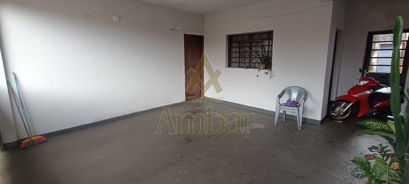 Casa à venda com 3 quartos, 220m² - Foto 1