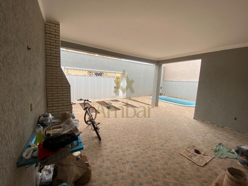 Casa à venda com 3 quartos, 126m² - Foto 1